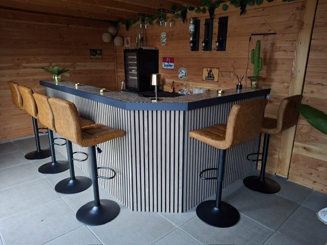 Bar in tuinhuis gemaakt door TJ Bouwbedrijf